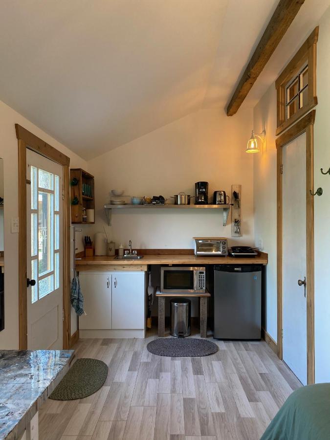 Auberge Et Salle De Spectacle La Fascine L'Isle-aux-Coudres Zewnętrze zdjęcie