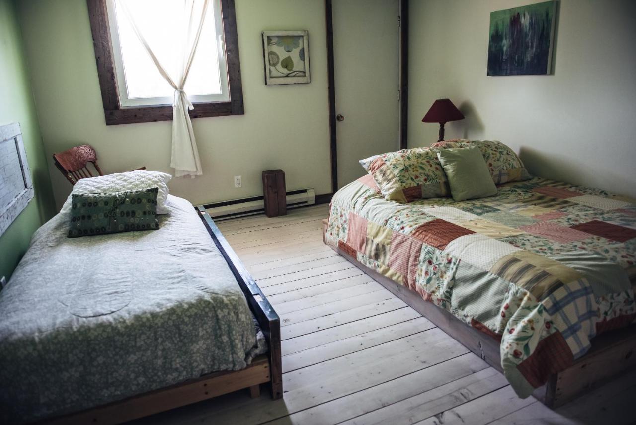 Auberge Et Salle De Spectacle La Fascine L'Isle-aux-Coudres Zewnętrze zdjęcie